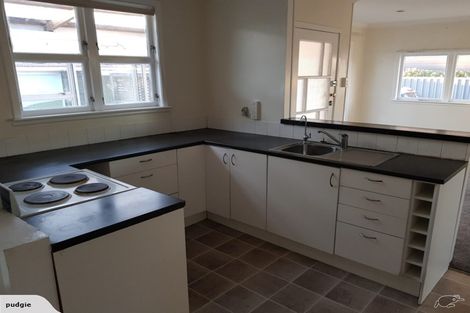 Photo of property in 37 Disraeli Street, Hawera, 4610