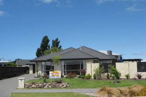 Photo of property in 14 Foresters Crescent, Parklands, Christchurch, 8083