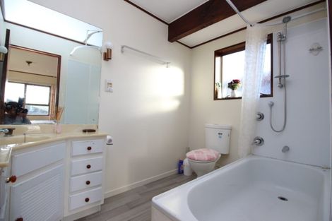 Photo of property in 2/14 Prospect Terrace, Milford, Auckland, 0620