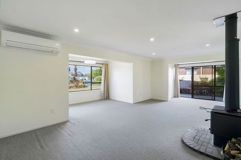 Photo of property in 19 Matuhi Rise, Henderson, Auckland, 0612