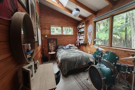 Photo of property in 26 Sylvan Valley Avenue, Titirangi, Auckland, 0604