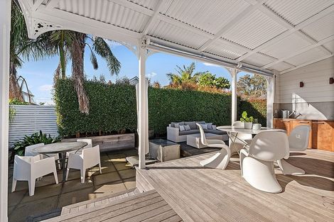 Photo of property in 2/70 Princes Street, Northcote Point, Auckland, 0627