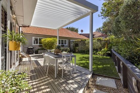 Photo of property in 49 Stanley Point Road, Stanley Point, Auckland, 0624