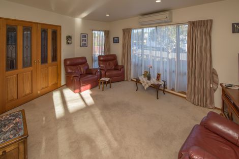 Photo of property in 4 Chesterfield Mews, Russley, Christchurch, 8042