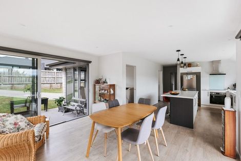 Photo of property in 14 Anglers Way, Omokoroa, 3114