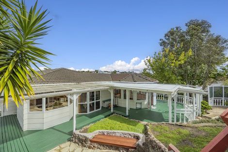 Photo of property in 17 Louise Place, Browns Bay, Auckland, 0630