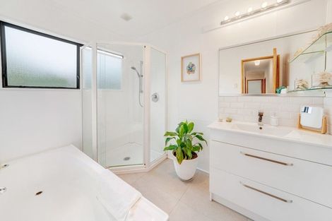 Photo of property in 18 Redmount Place, Red Hill, Papakura, 2110