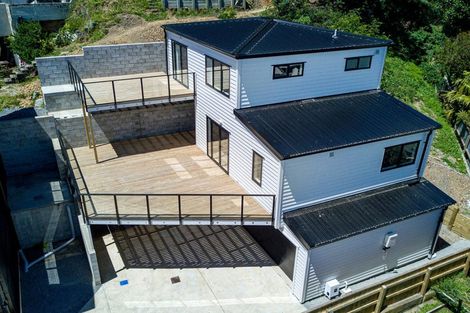 Photo of property in 6a Grays Road, Plimmerton, Porirua, 5026