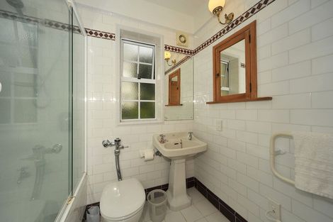 Photo of property in Chevening Flats, 90 Salamanca Road, Kelburn, Wellington, 6012