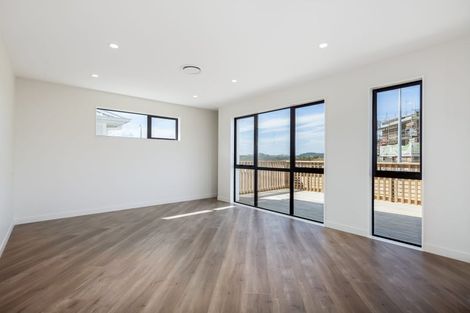 Photo of property in 1 Sunnyheights Road, Orewa, 0931