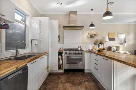 Photo of property in 56 Bowhill Road, New Brighton, Christchurch, 8083