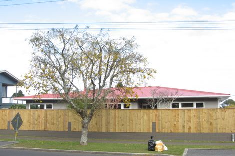 Photo of property in 36 Victoria Road, New Plymouth, 4310