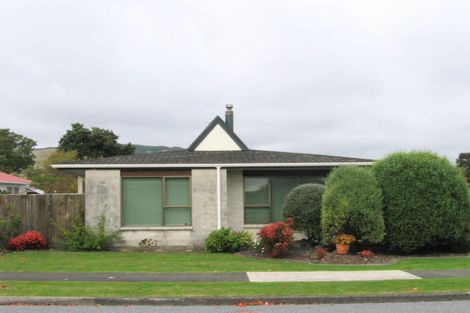Photo of property in 6 Tawa Street, Waikanae, 5036
