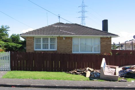 Photo of property in 79 Cobham Crescent, Kelston, Auckland, 0602