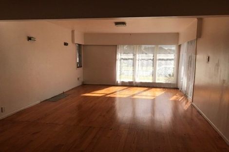 Photo of property in 12 Durham Street, Te Atatu Peninsula, Auckland, 0610