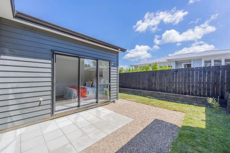 Photo of property in 3/101 Hobsonville Road, West Harbour, Auckland, 0618
