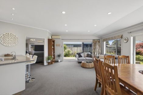 Photo of property in 2 Oakwood Drive, Highlands Park, New Plymouth, 4312