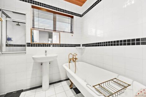 Photo of property in 32 Oakland Avenue, Papatoetoe, Auckland, 2025