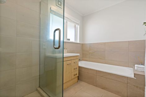 Photo of property in 1/264 Lake Road, Hauraki, Auckland, 0622