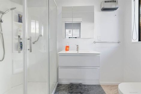 Photo of property in 30a Crispe Road, Clarks Beach, 2122