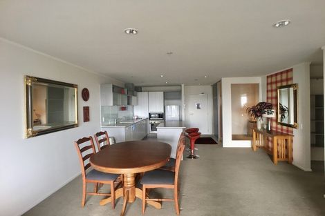Photo of property in 6j/16 Burton Street, Grafton, Auckland, 1010