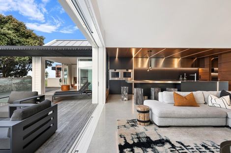 Photo of property in 192 Marine Parade, Mount Maunganui, 3116