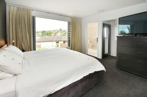 Photo of property in 2 Andre Rise, Stanmore Bay, Whangaparaoa, 0932