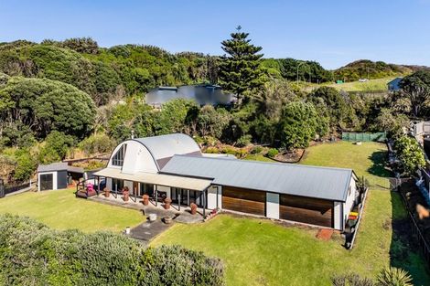 Photo of property in 9 Beach Road, Patea, 4520