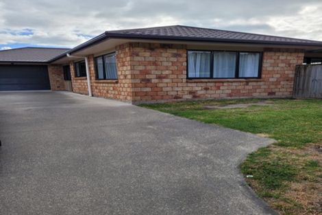 Photo of property in 18 Guildford Drive, Paraparaumu, 5032