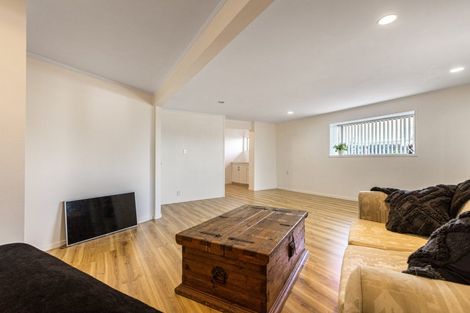 Photo of property in 102 Prince Regent Drive, Half Moon Bay, Auckland, 2012