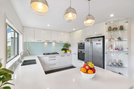 Photo of property in 2b St Clair Place, Browns Bay, Auckland, 0630