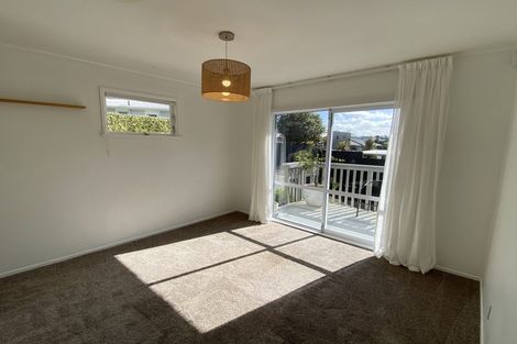 Photo of property in 27 Aplin Place, Birkdale, Auckland, 0626