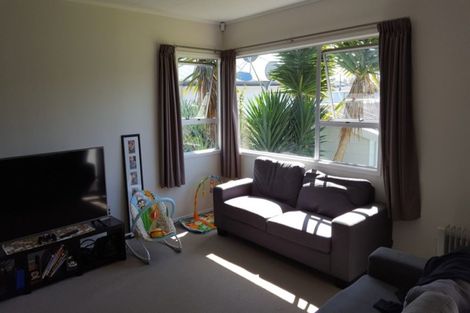 Photo of property in 32 Moncrieff Avenue, Clendon Park, Auckland, 2103