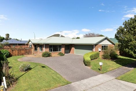 Photo of property in 8 Greenough Place, Rototuna, Hamilton, 3210