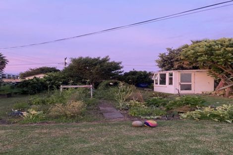 Photo of property in 8 Donnelly Street, Oakura, 4314