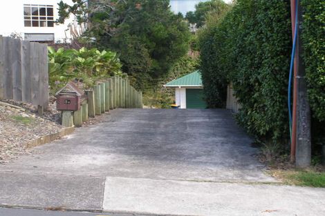 Photo of property in 2/3 Manutara Avenue, Forrest Hill, Auckland, 0620