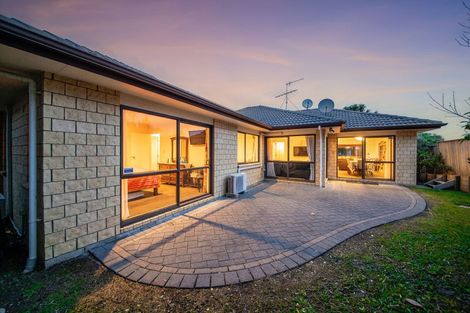 Photo of property in 11 Walter Haddrell Crescent, Flat Bush, Auckland, 2016