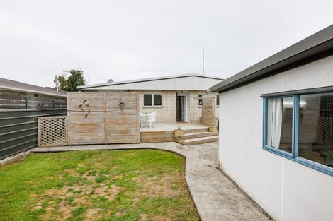 Photo of property in 17 Pinedale Parade, Milson, Palmerston North, 4414