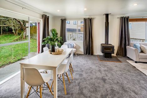 Photo of property in 7 Edelweiss Grove, Timberlea, Upper Hutt, 5018