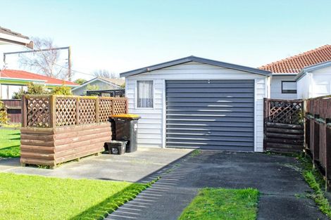 Photo of property in 74 Geraldine Crescent, Cloverlea, Palmerston North, 4412