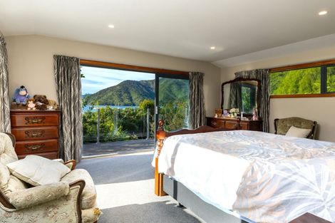 Photo of property in 19 Mccormicks Road, Whatamango Bay, Picton, 7281