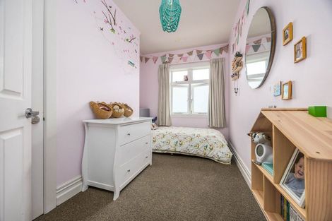 Photo of property in 8 Craigbank Avenue, New Lynn, Auckland, 0600