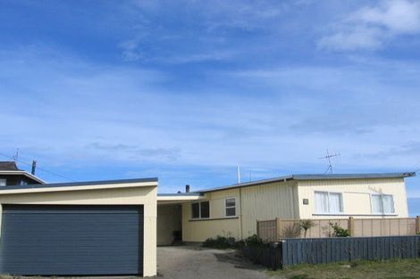 Photo of property in 10 Marine Parade South, Foxton Beach, Foxton, 4815