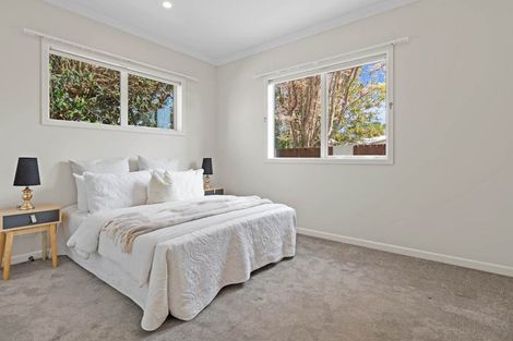 Photo of property in 16a Darren Crescent, Half Moon Bay, Auckland, 2012