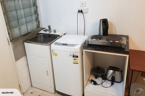 Photo of property in 21 High Road, Glenfield, Auckland, 0629