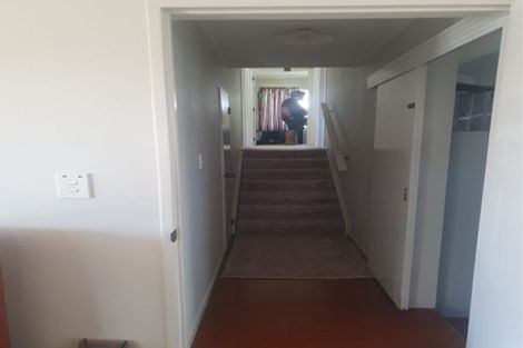 Photo of property in 1/20 Barbados Drive, Unsworth Heights, Auckland, 0632