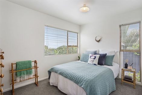 Photo of property in 2/165 Birkenhead Avenue, Birkenhead, Auckland, 0626