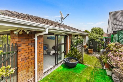 Photo of property in 3 Bosnyak Drive, Te Atatu South, Auckland, 0610
