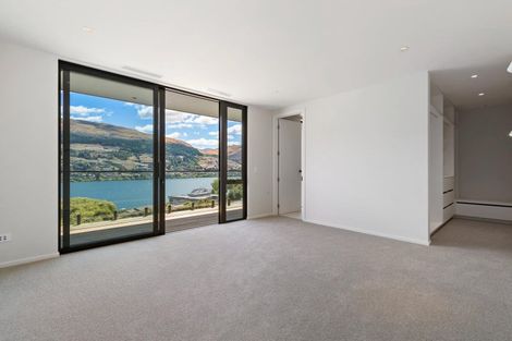Photo of property in 6 Red Deer Rise, Kelvin Heights, Queenstown, 9300