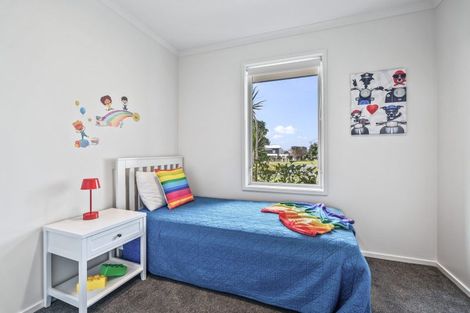 Photo of property in 25 Waitemata Drive, One Tree Point, 0118